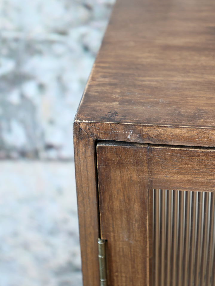 Sideboard med dörrar