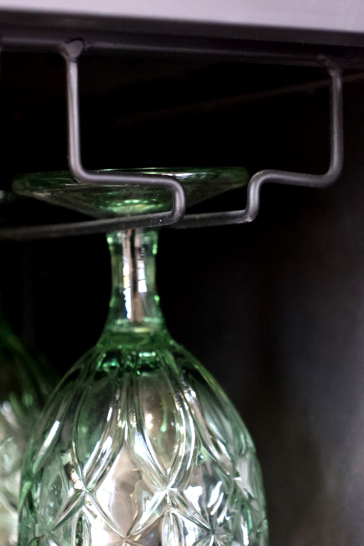 Vitrinskåp för glas och flaskor