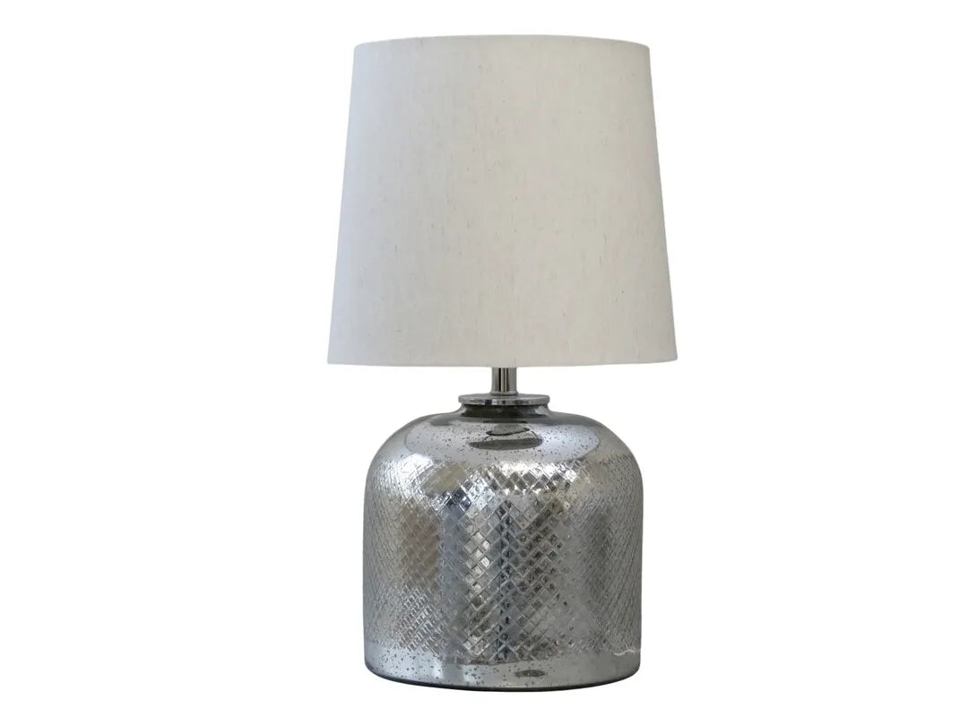 Lampa i silverfattig metall med slipningar